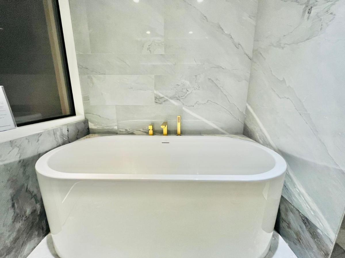 Five Palm Jumeirah - 2 Bedrooms & Maid Room In A Splendid Resort - Modernlux دبي المظهر الخارجي الصورة